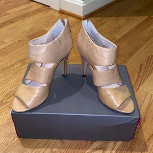 Vince Camuto size 6 heels
